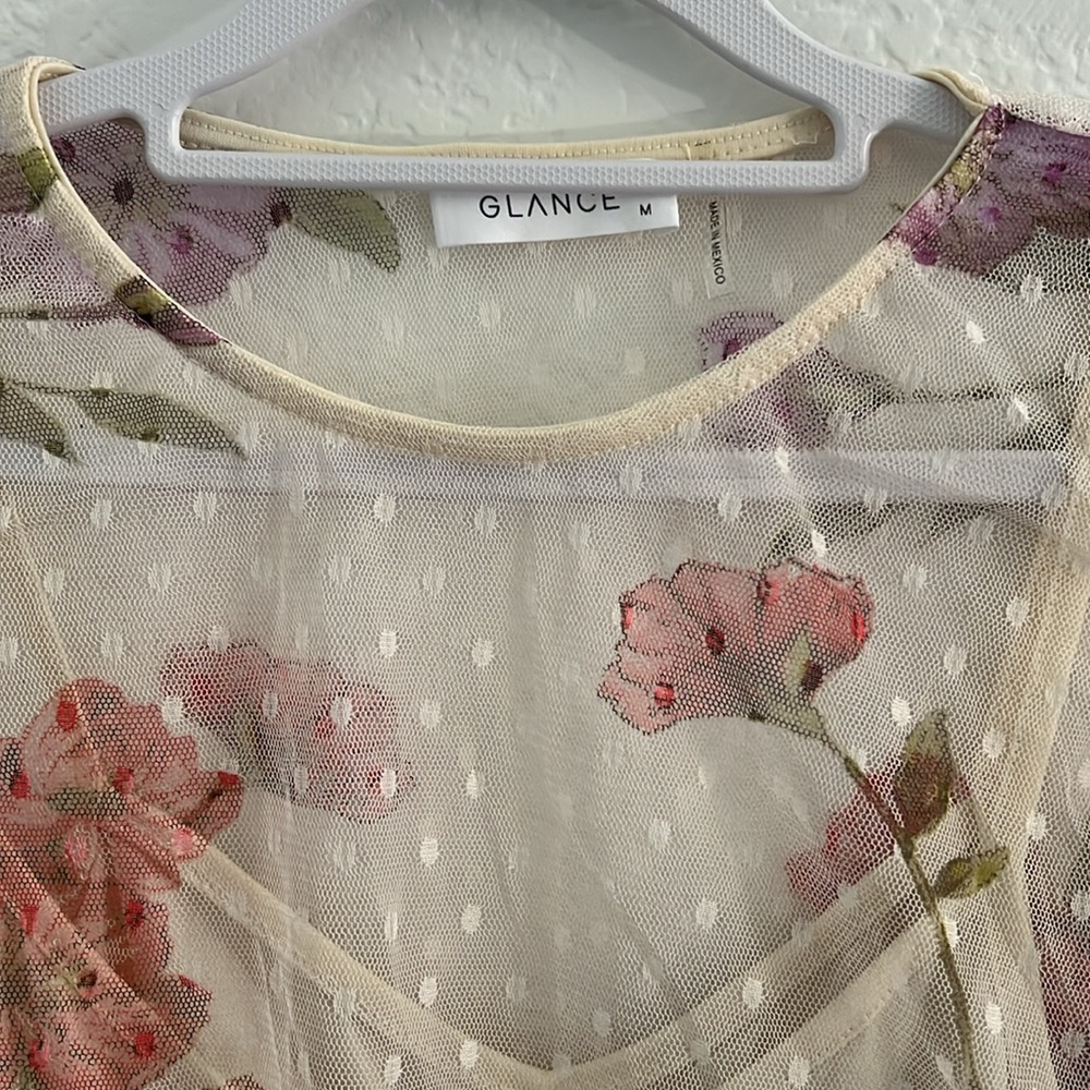 Cute blouse - Picture 2 of 3